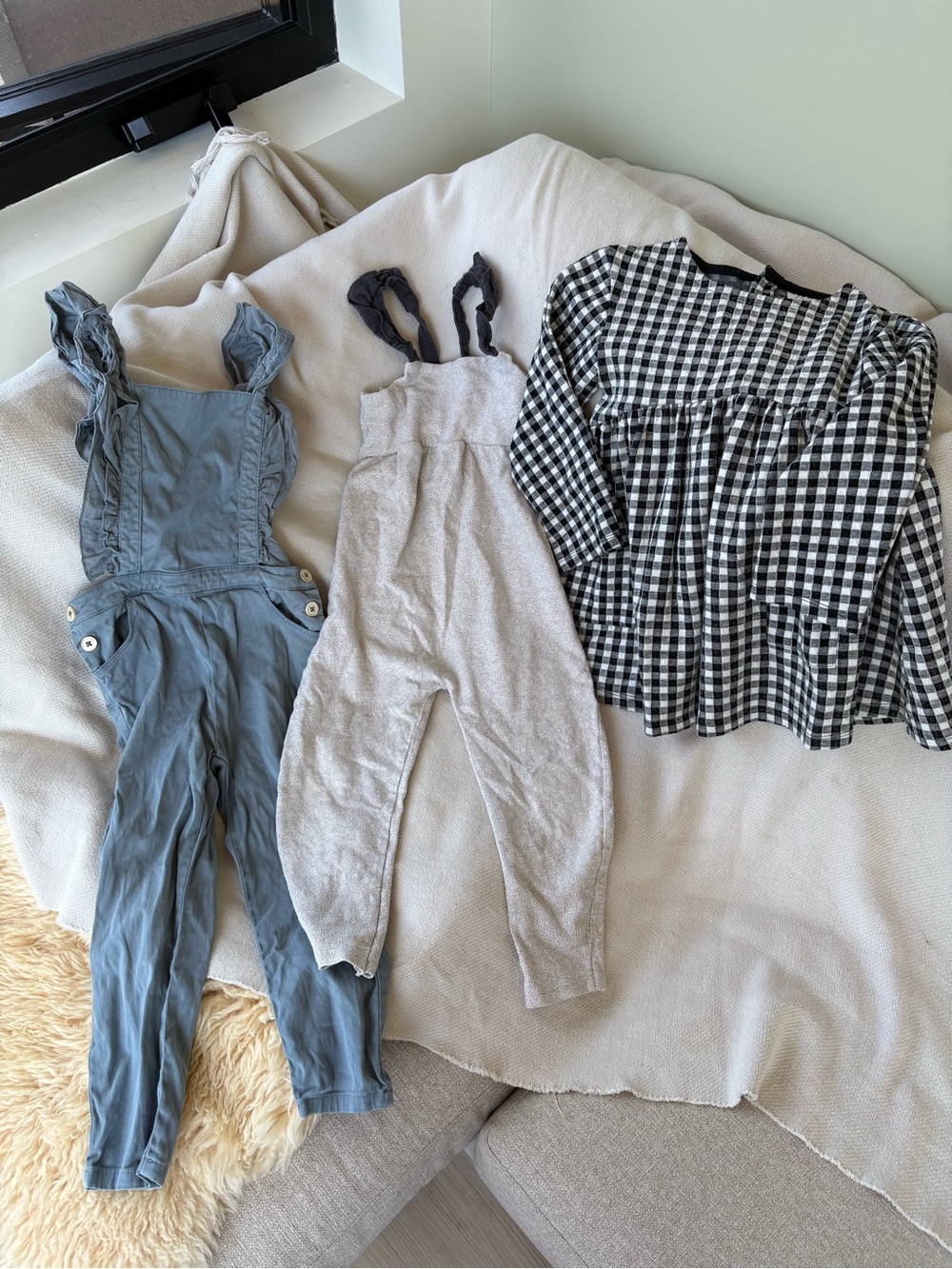 Zara Light Gray Ribbed Jumpsuit with Black Straps 4T